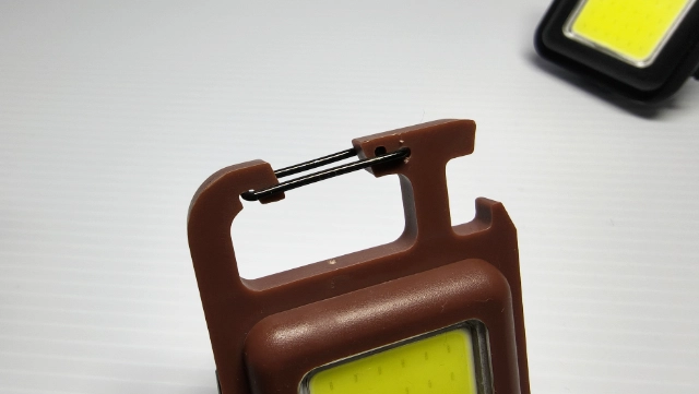ダイソーCOBライト-カラビナ部分