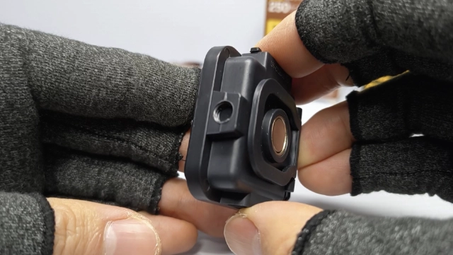 ダイソーCOBライト-三脚穴