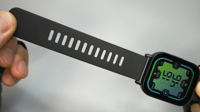 Redmi Watch 5 Active 付属ベルトストラップの質感画像